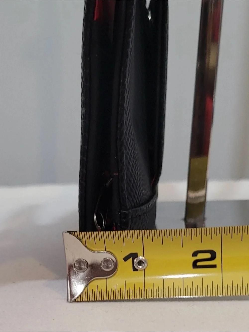 Kenneth Cole Reaction featuring mirror approximate